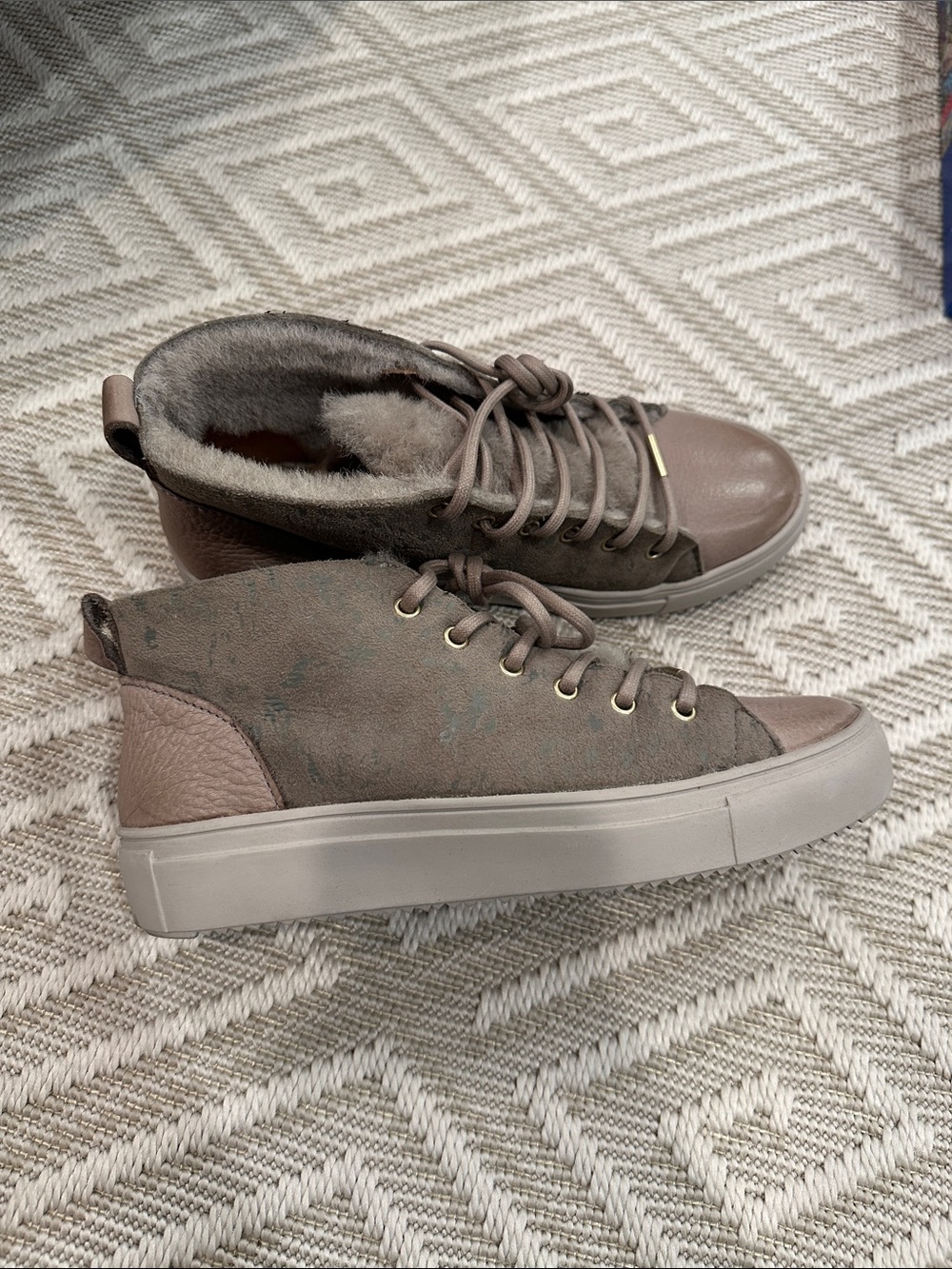 Overland Britt Shearling-Lined Leather Shoes - Picture 6 of 6
